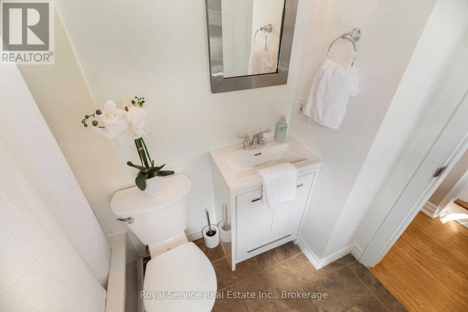 558 BURNHAM STREET - Image 17