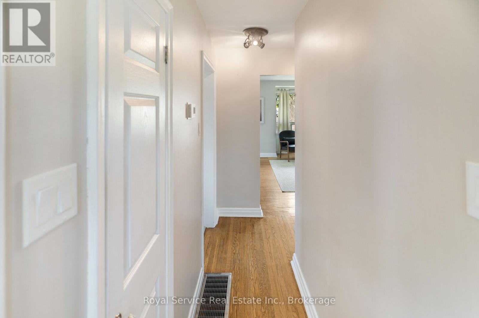 558 BURNHAM STREET - Image 18