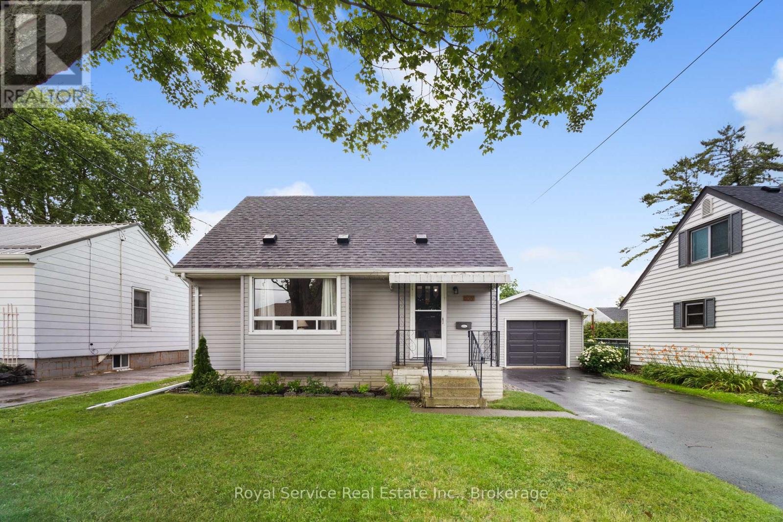 558 BURNHAM STREET - 2