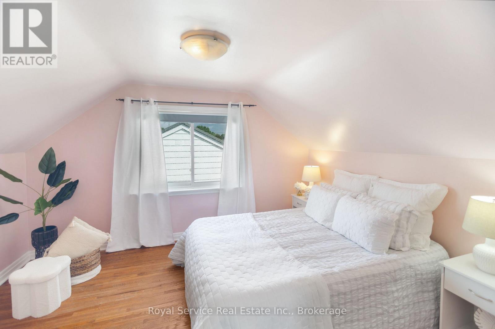 558 BURNHAM STREET - Image 23