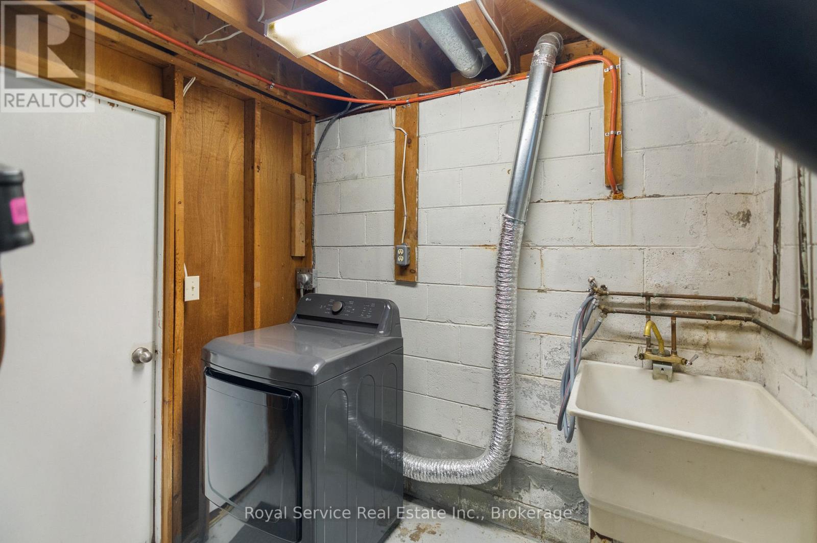 558 BURNHAM STREET - Image 29