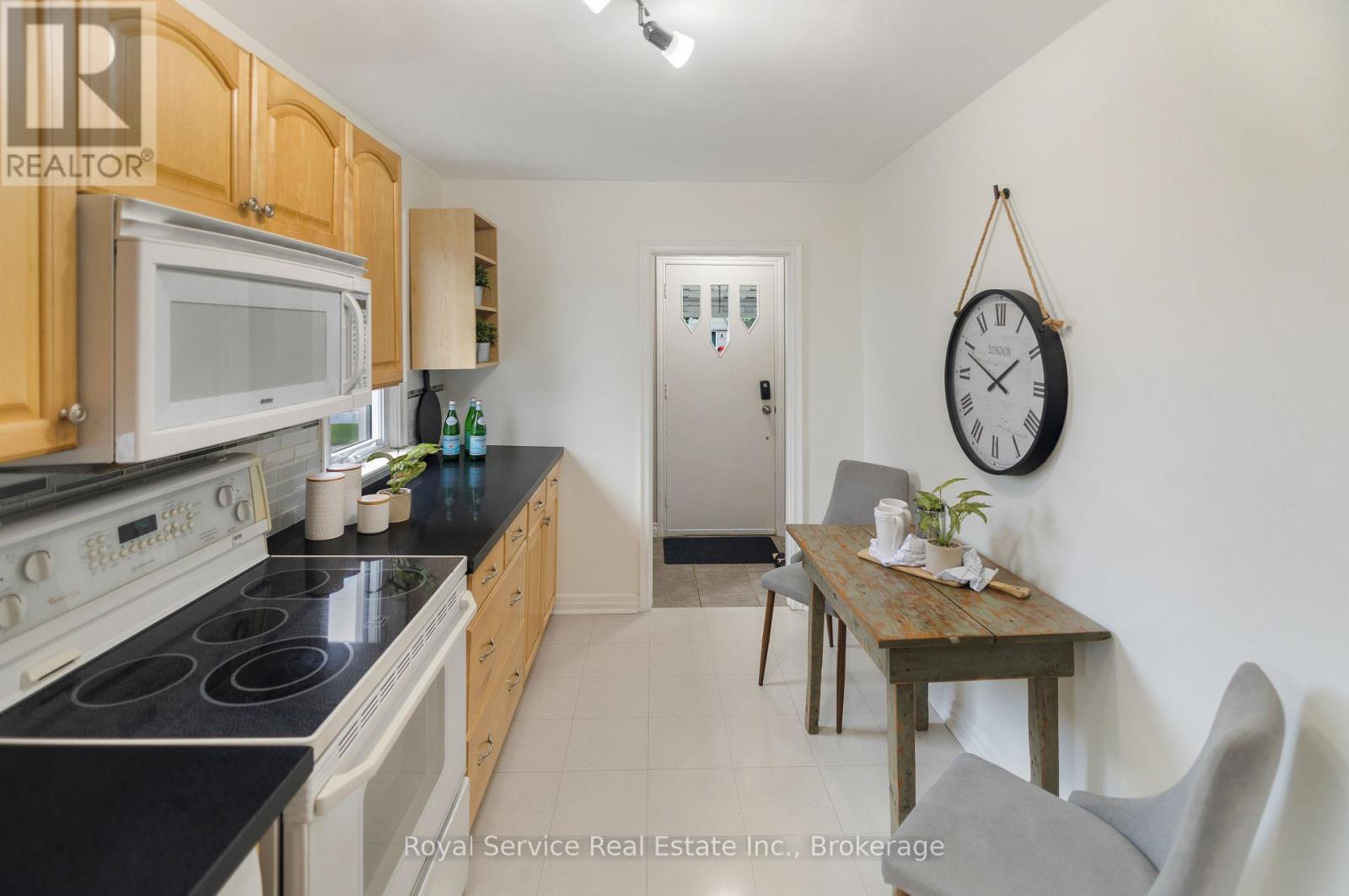 558 BURNHAM STREET - Image 7