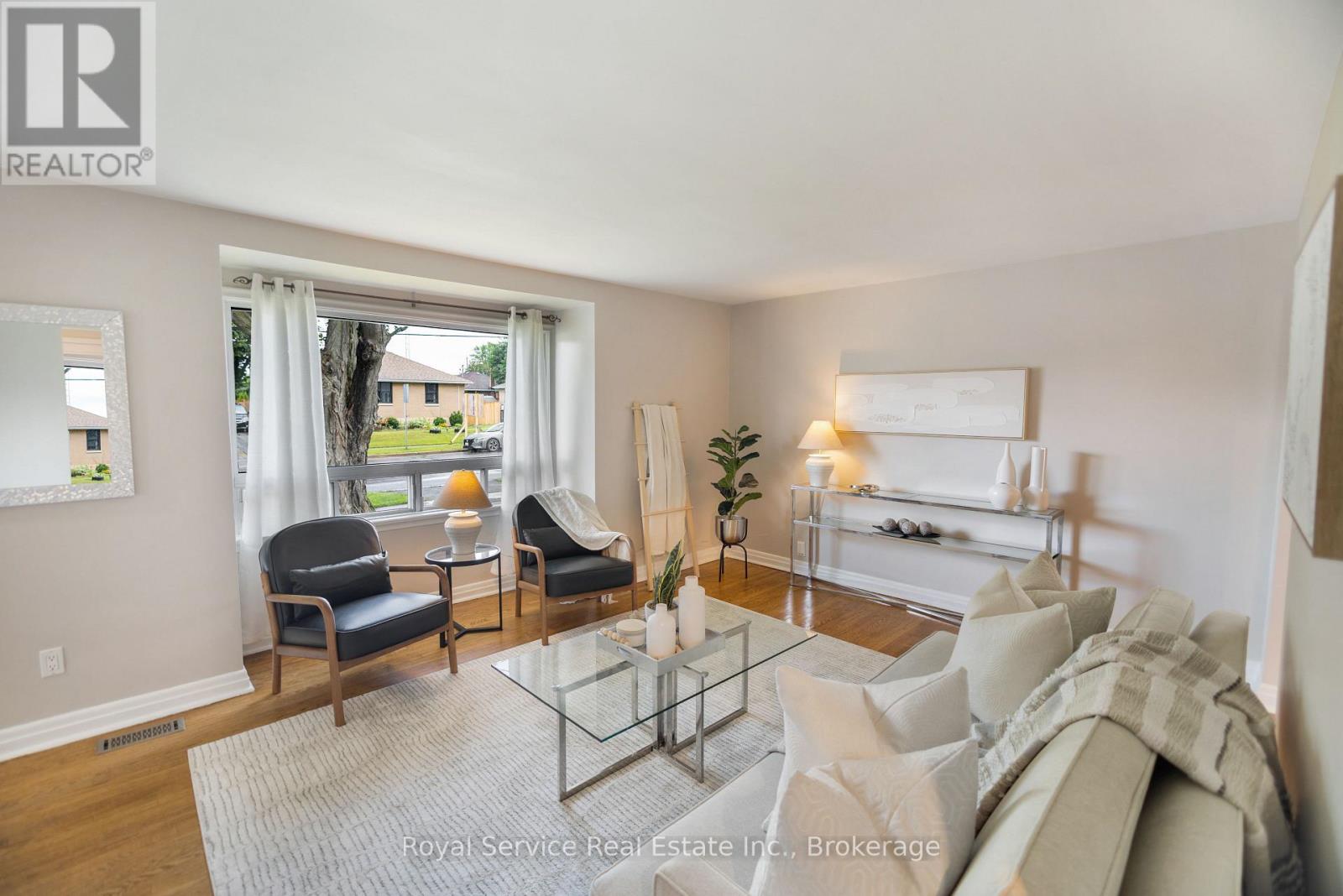 558 BURNHAM STREET - Image 9