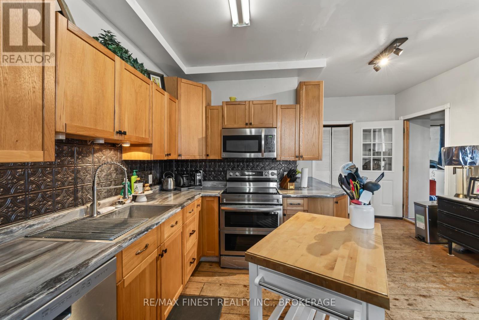 1990 SWITZERVILLE ROAD - 10