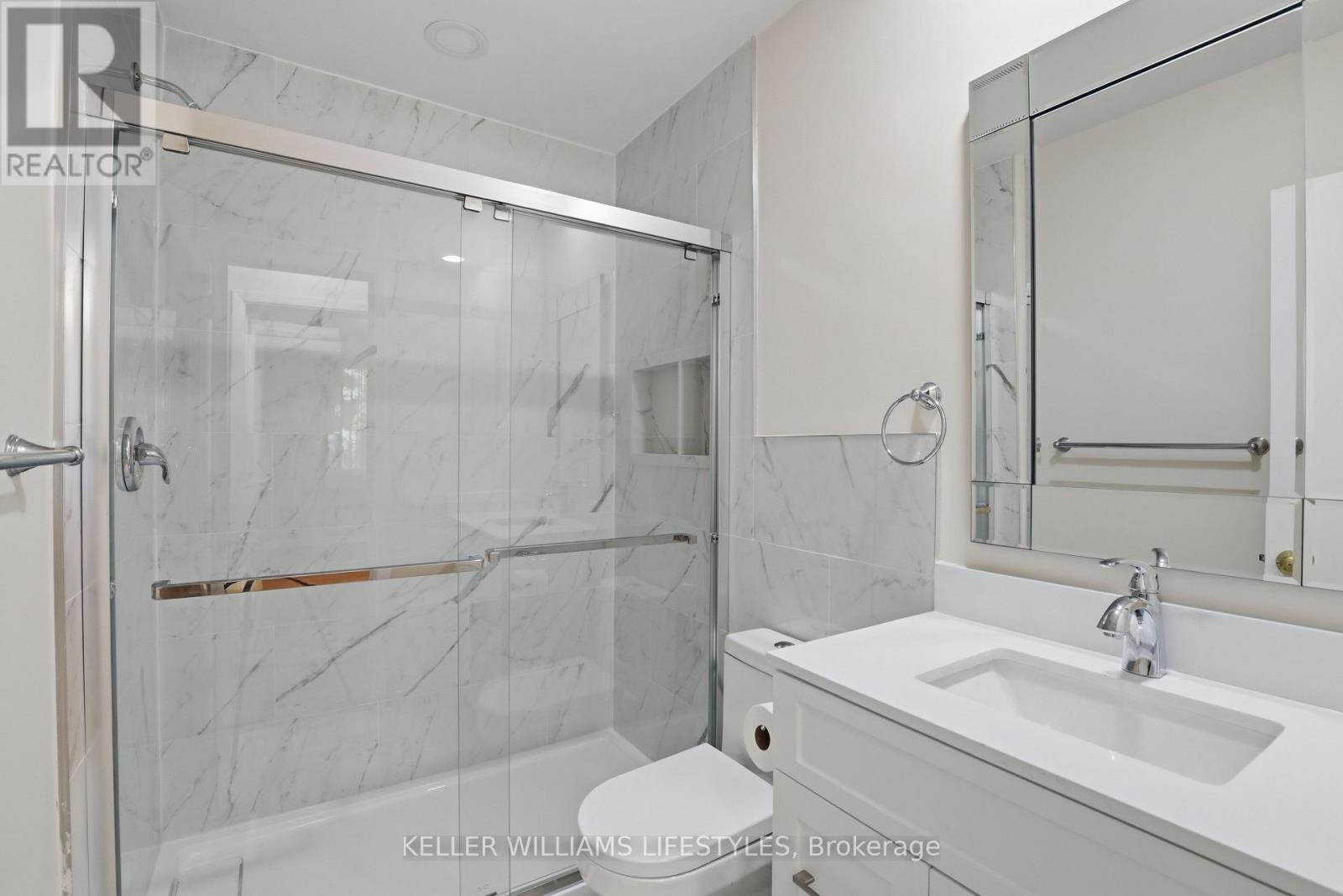 15 HAWKESBURY AVENUE - 10