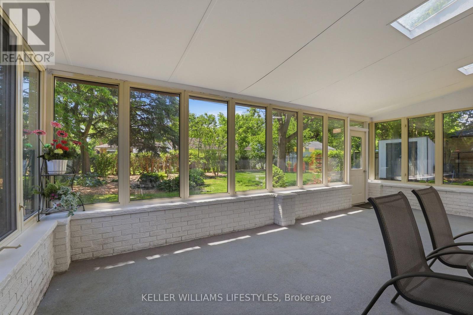 15 HAWKESBURY AVENUE - 18