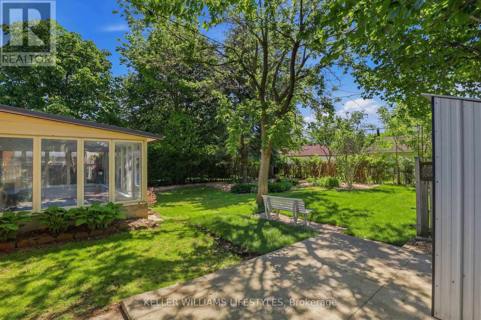 15 HAWKESBURY AVENUE - 30