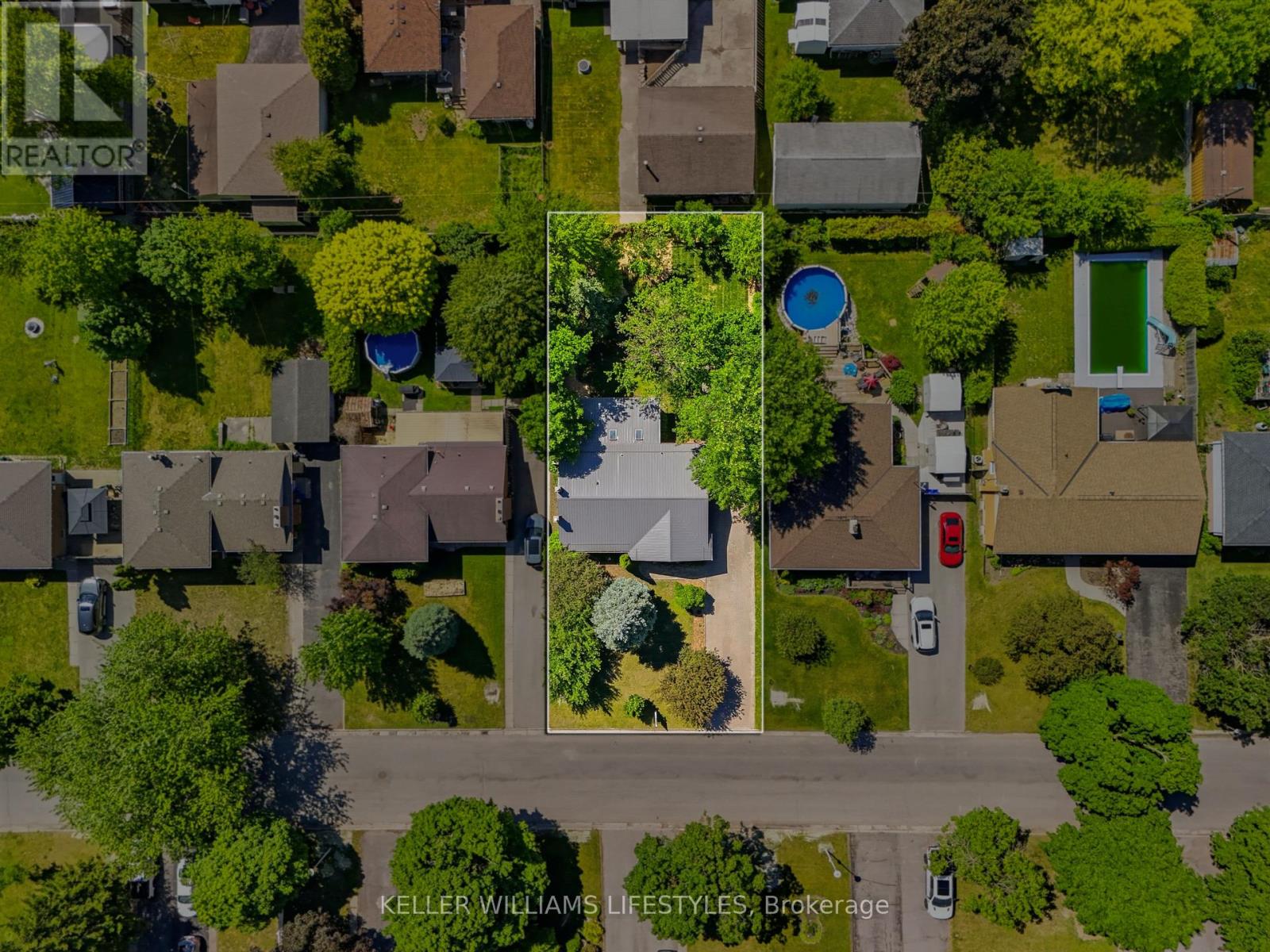 15 HAWKESBURY AVENUE - 36