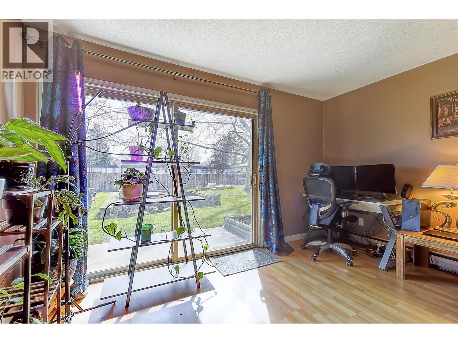 102 215 Mills Road, Kelowna