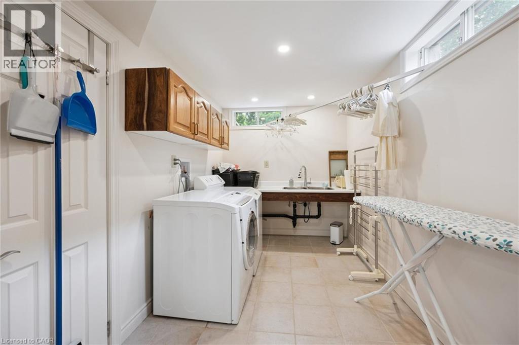 410 AVENUE Road - Image 25