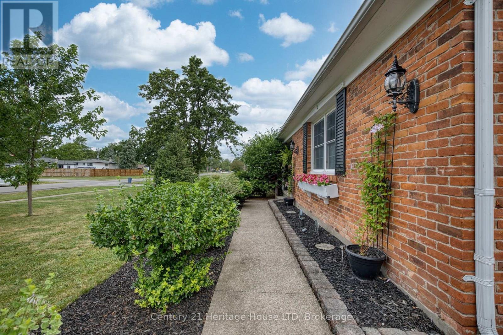 688 DAYTONA DRIVE - 41