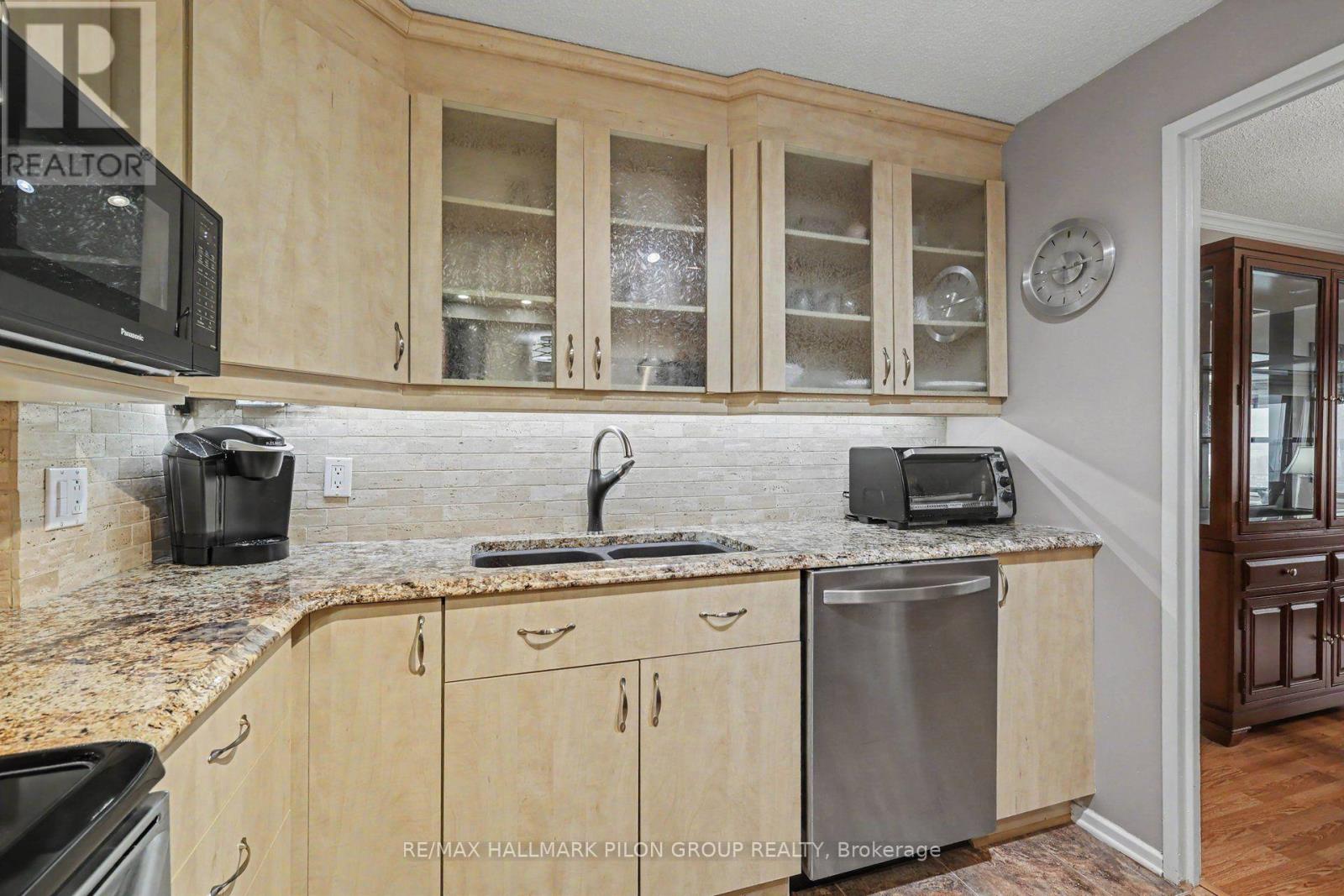 #1305 415 GREENVIEW AVENUE - 11