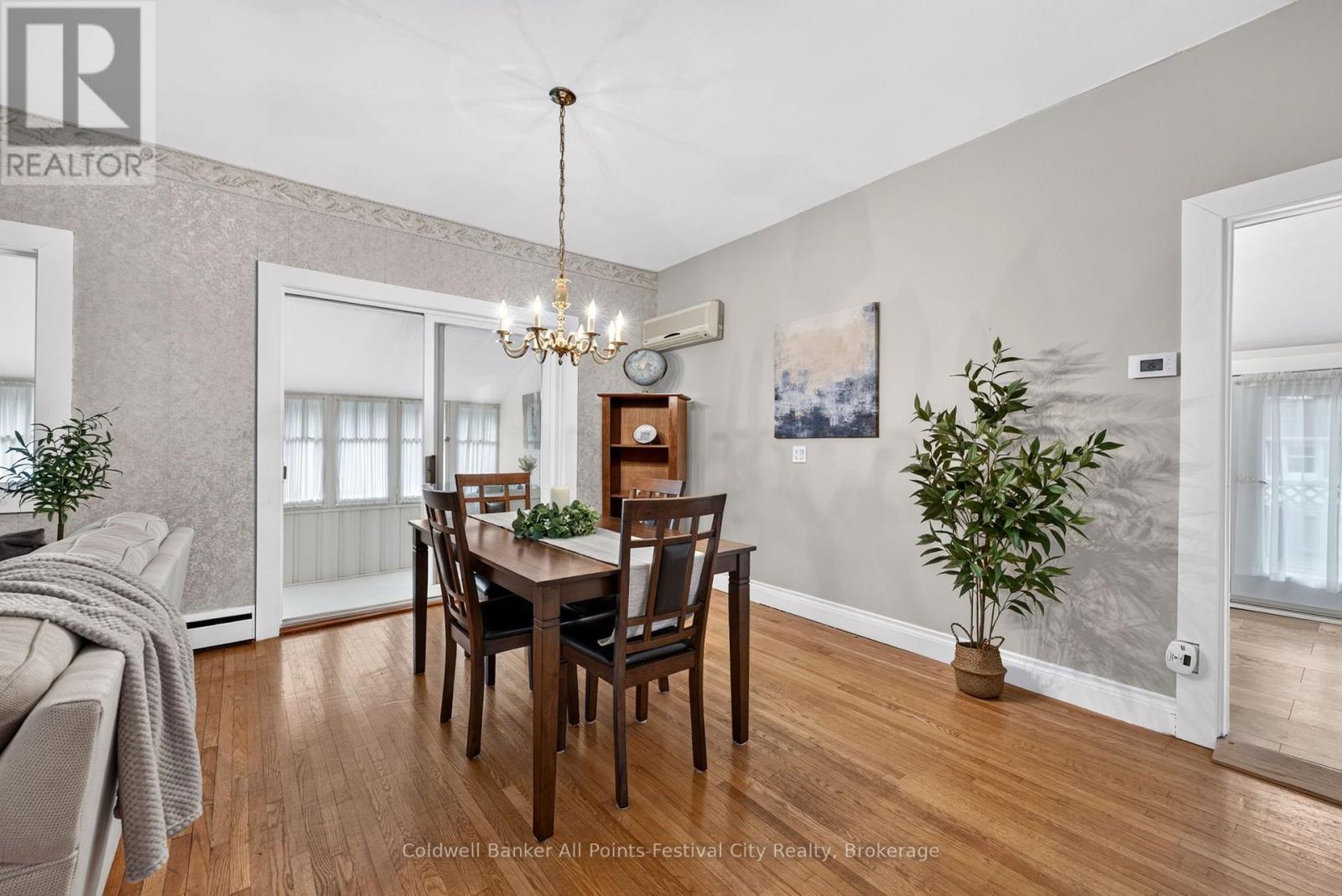 135 ESSEX STREET - 10