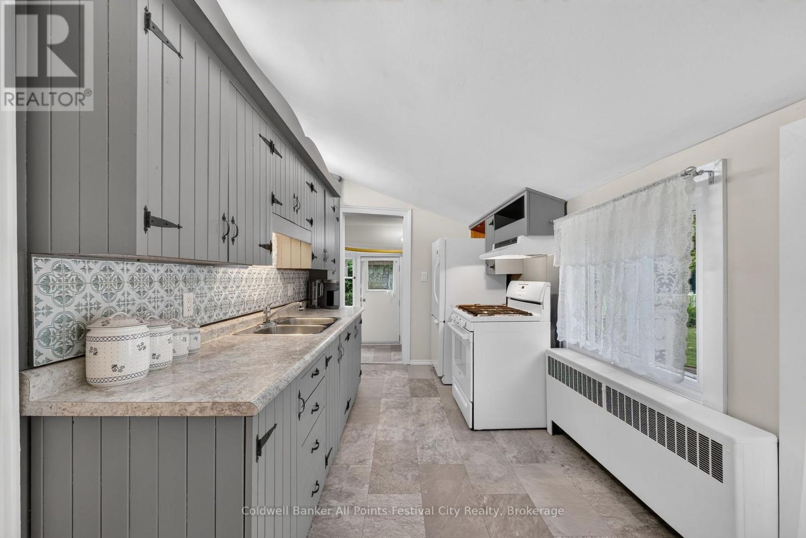 135 ESSEX STREET - 20