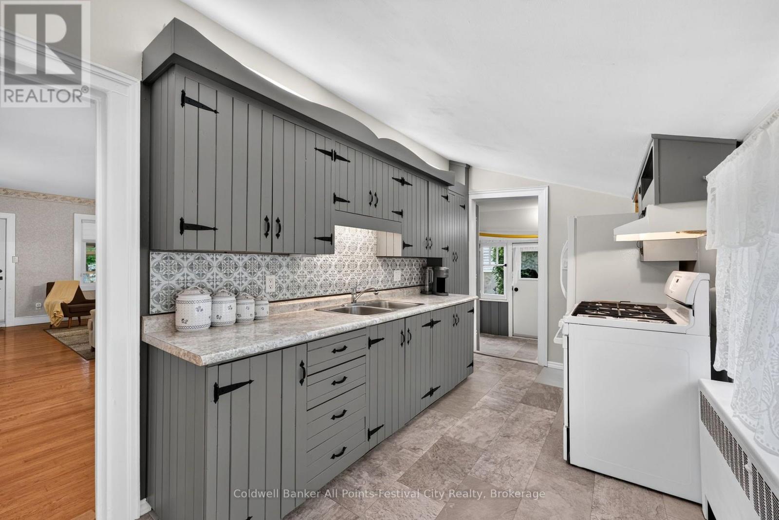 135 ESSEX STREET - 21
