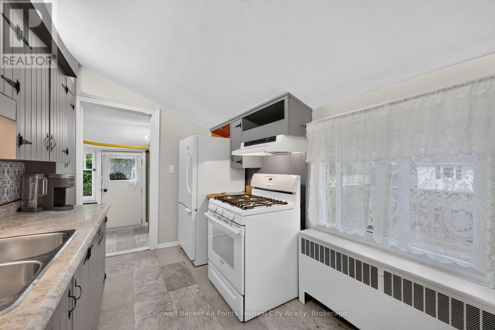 135 ESSEX STREET - 22