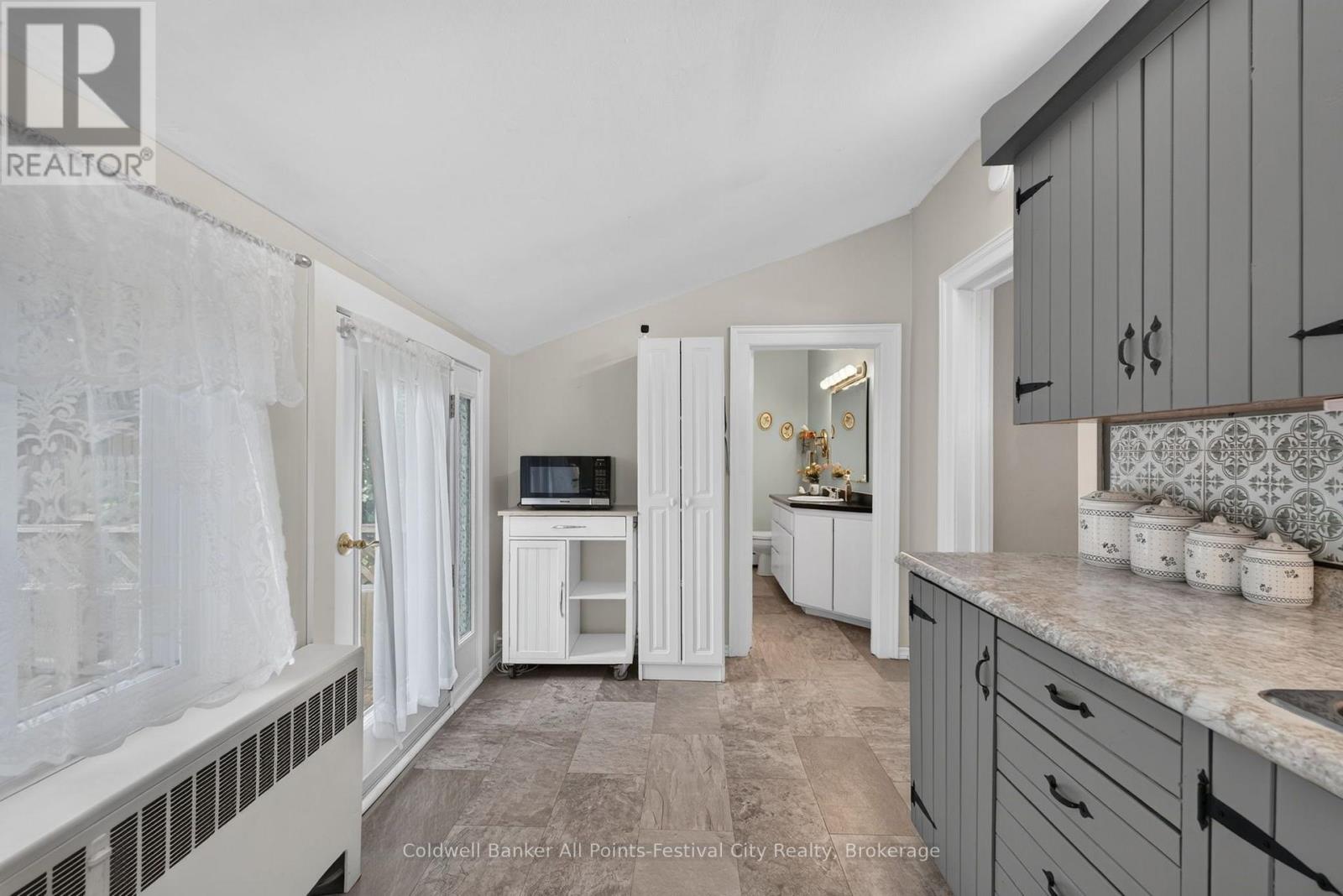 135 ESSEX STREET - 23