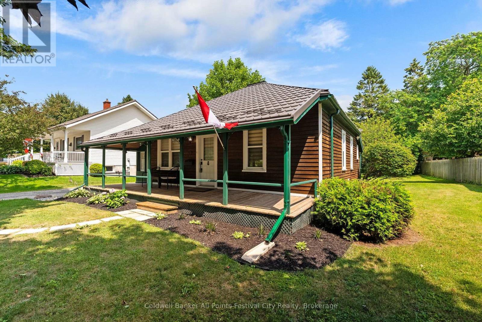 135 ESSEX STREET - 3
