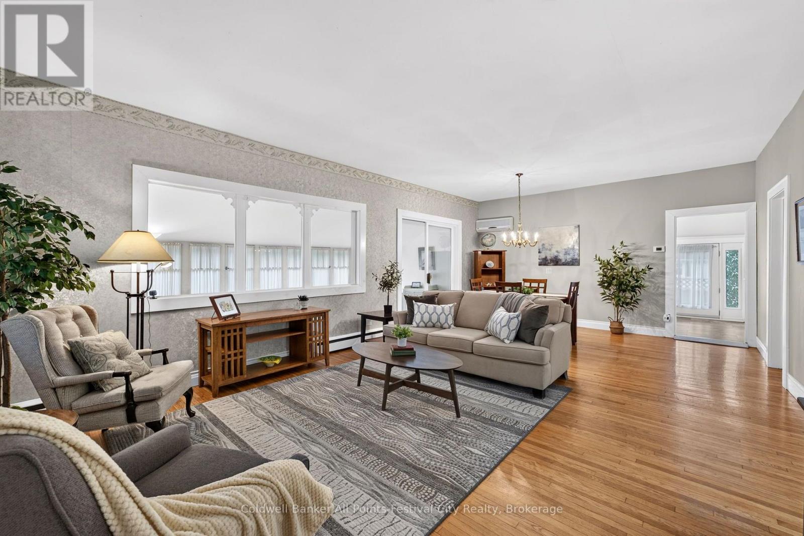 135 ESSEX STREET - 7