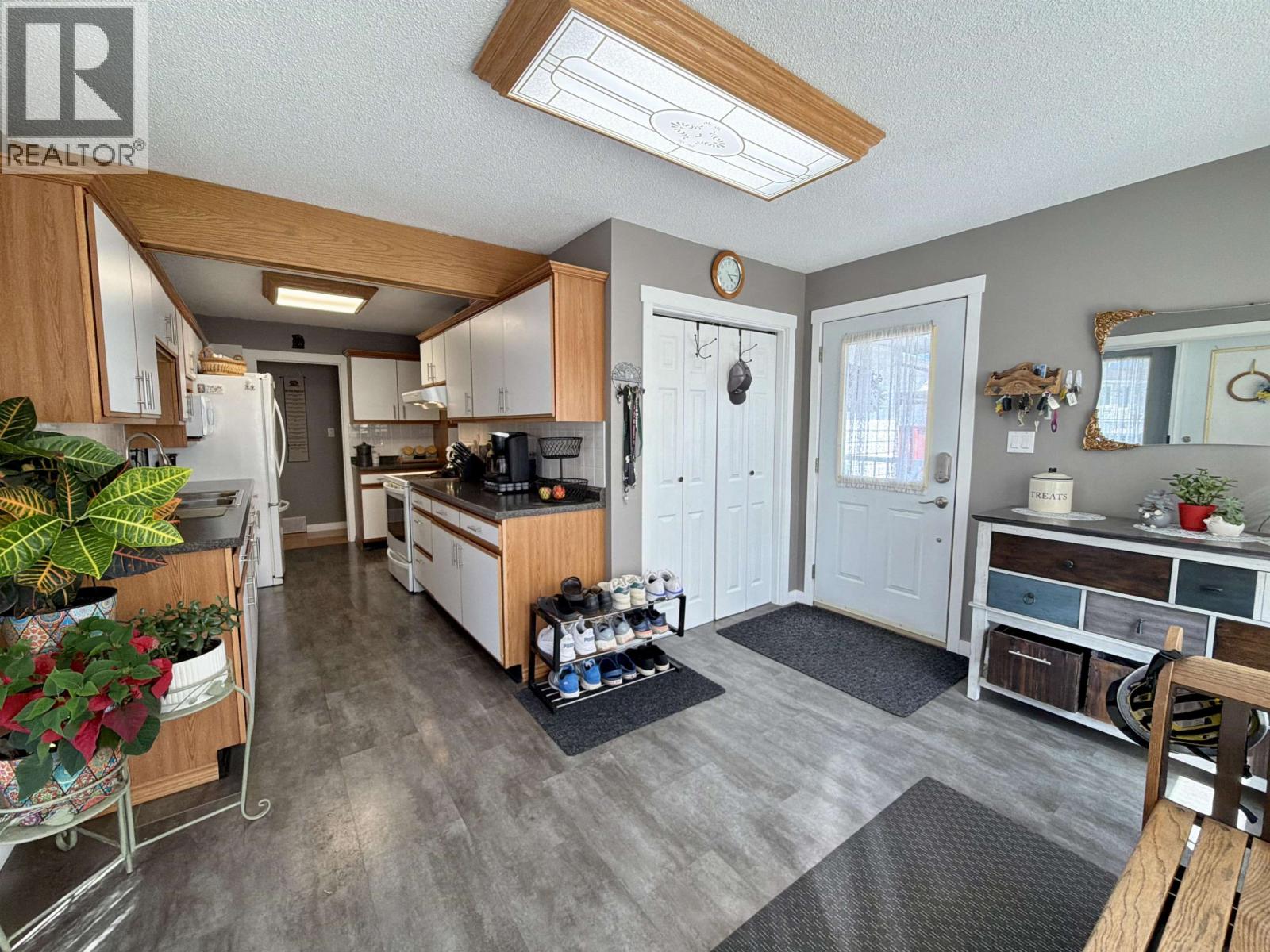 13 NADINA CRESCENT - 16