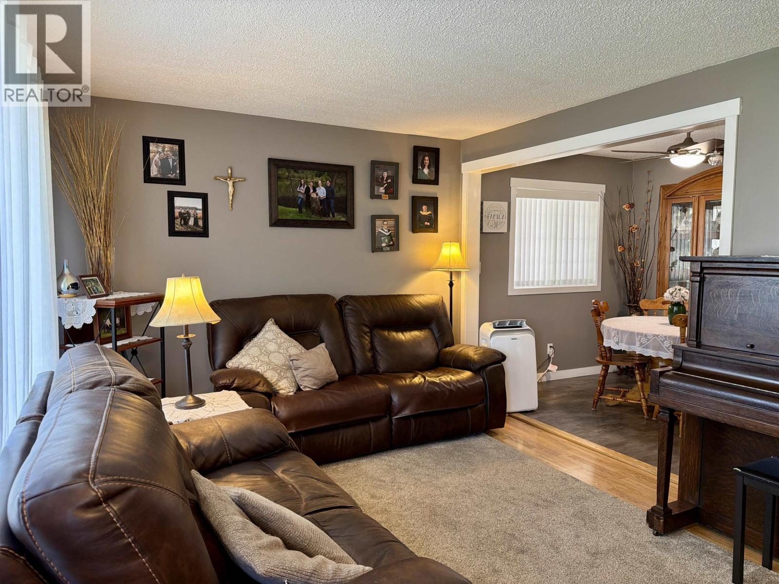 13 NADINA CRESCENT - 26