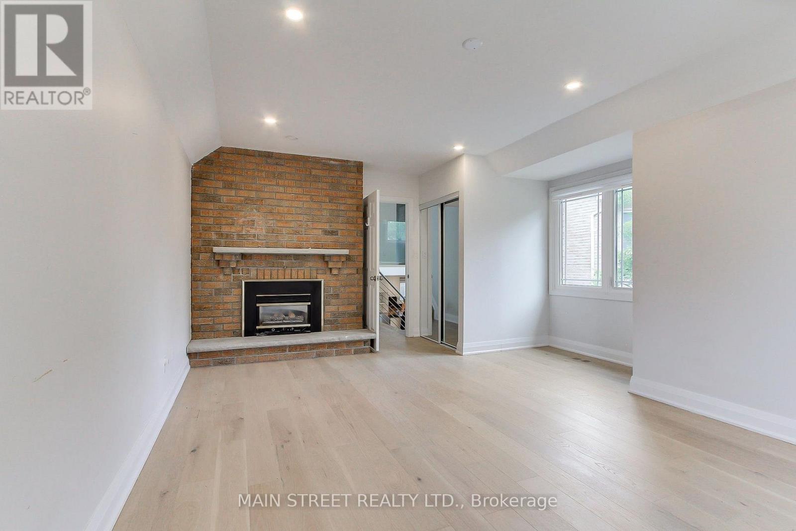 27 MURDOCK AVENUE - 32