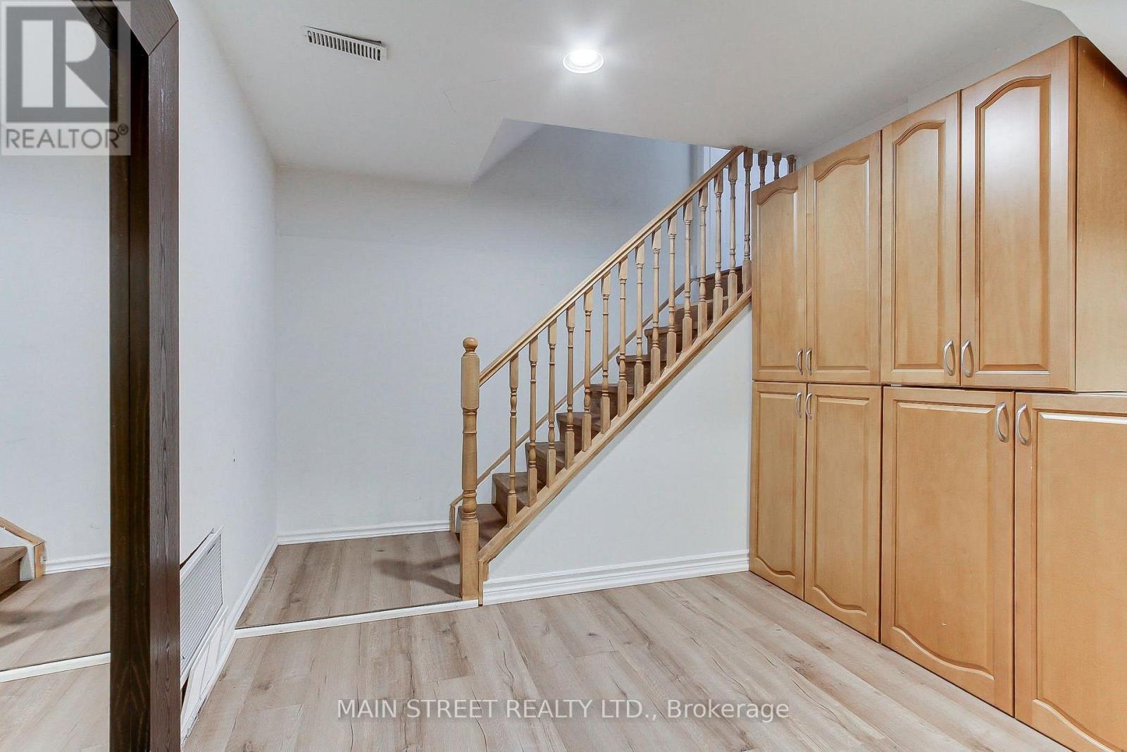 27 MURDOCK AVENUE - 33