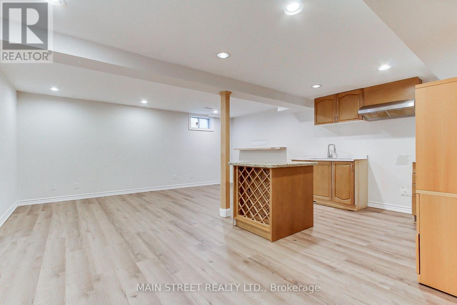 27 MURDOCK AVENUE - 35