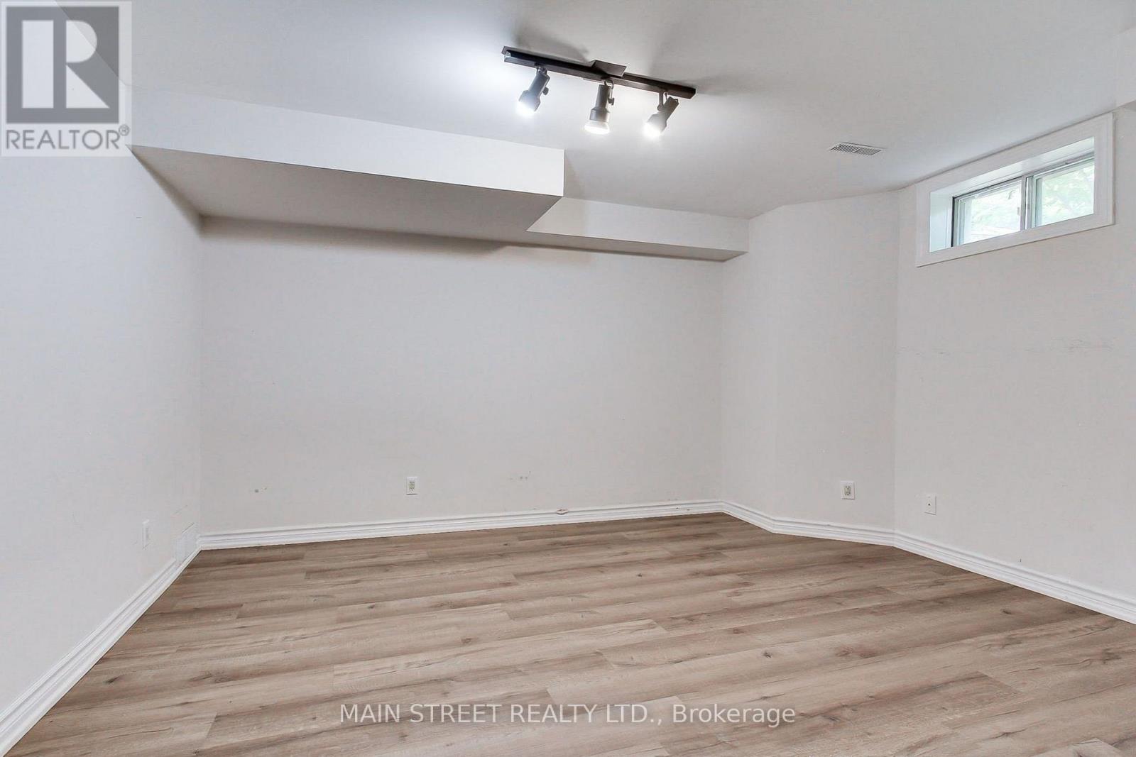 27 MURDOCK AVENUE - 36