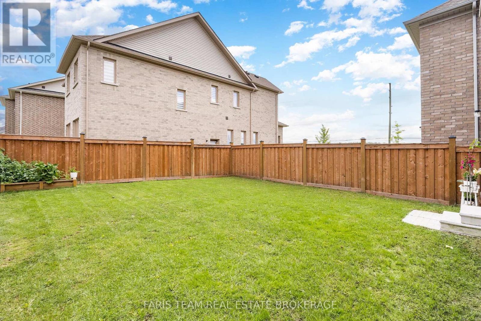 171 HERITAGE STREET - Image 32