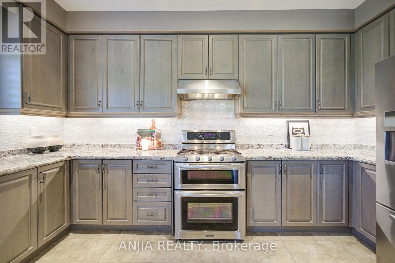 62 HOLST AVENUE - Image 22