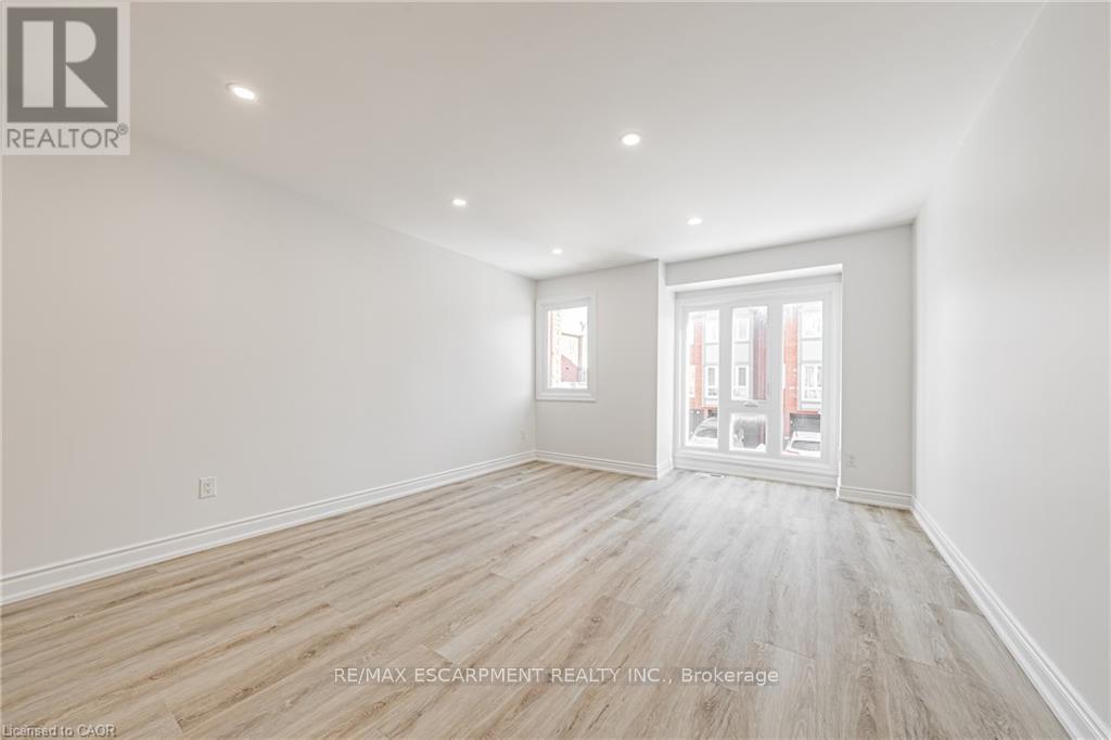 #101 895 MAPLE AVENUE - 11