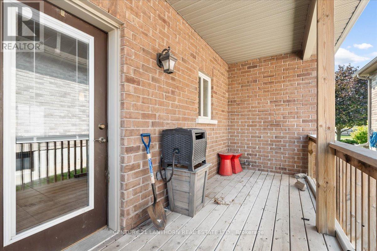 18 MCDOUGALL DRIVE - 33