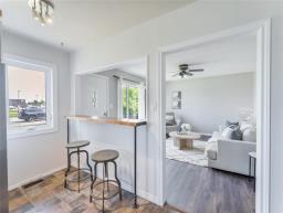 Laundry room - 936 Lagimodiere Boulevard, Winnipeg, MB R3J0V4 Photo 7