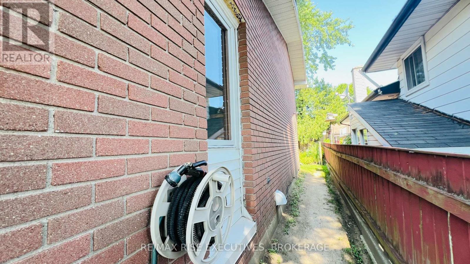 61 CONACHER DRIVE - 44