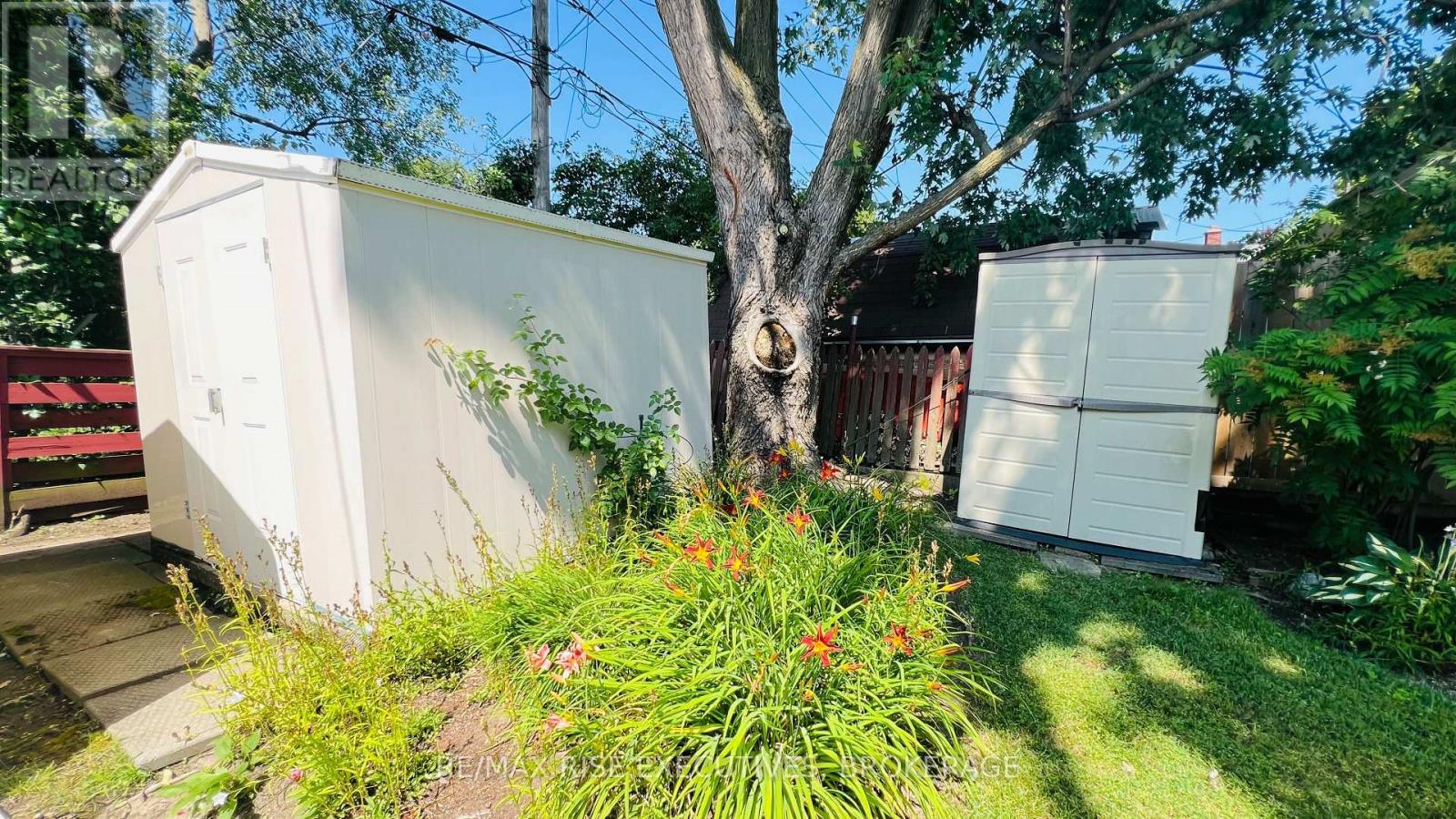 61 CONACHER DRIVE - 42