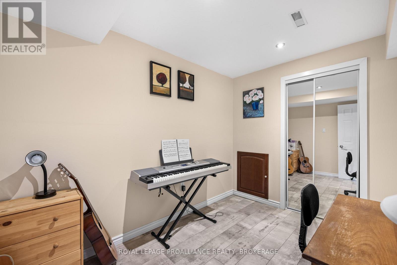 901 ASCOT LANE - 31