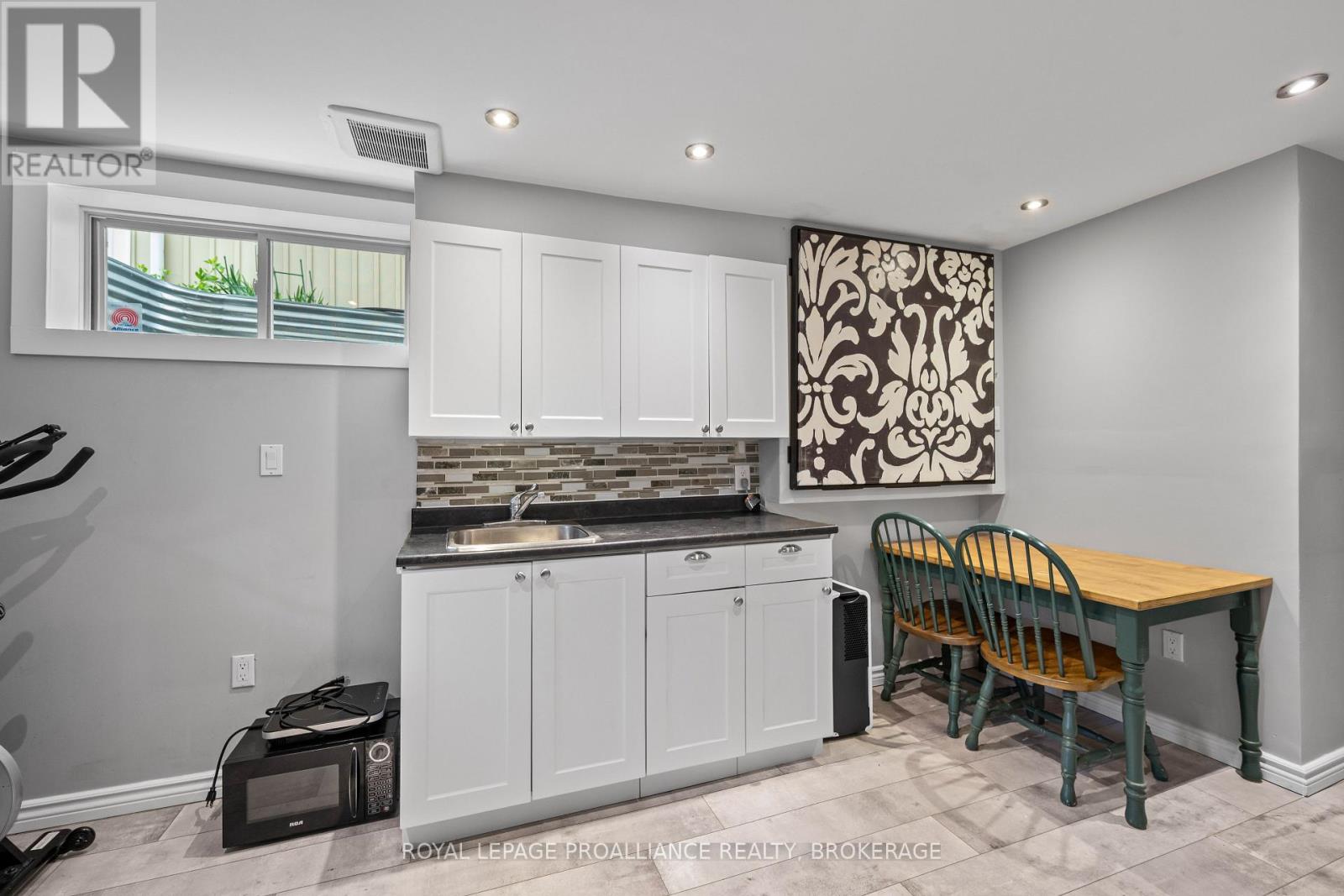901 ASCOT LANE - 29