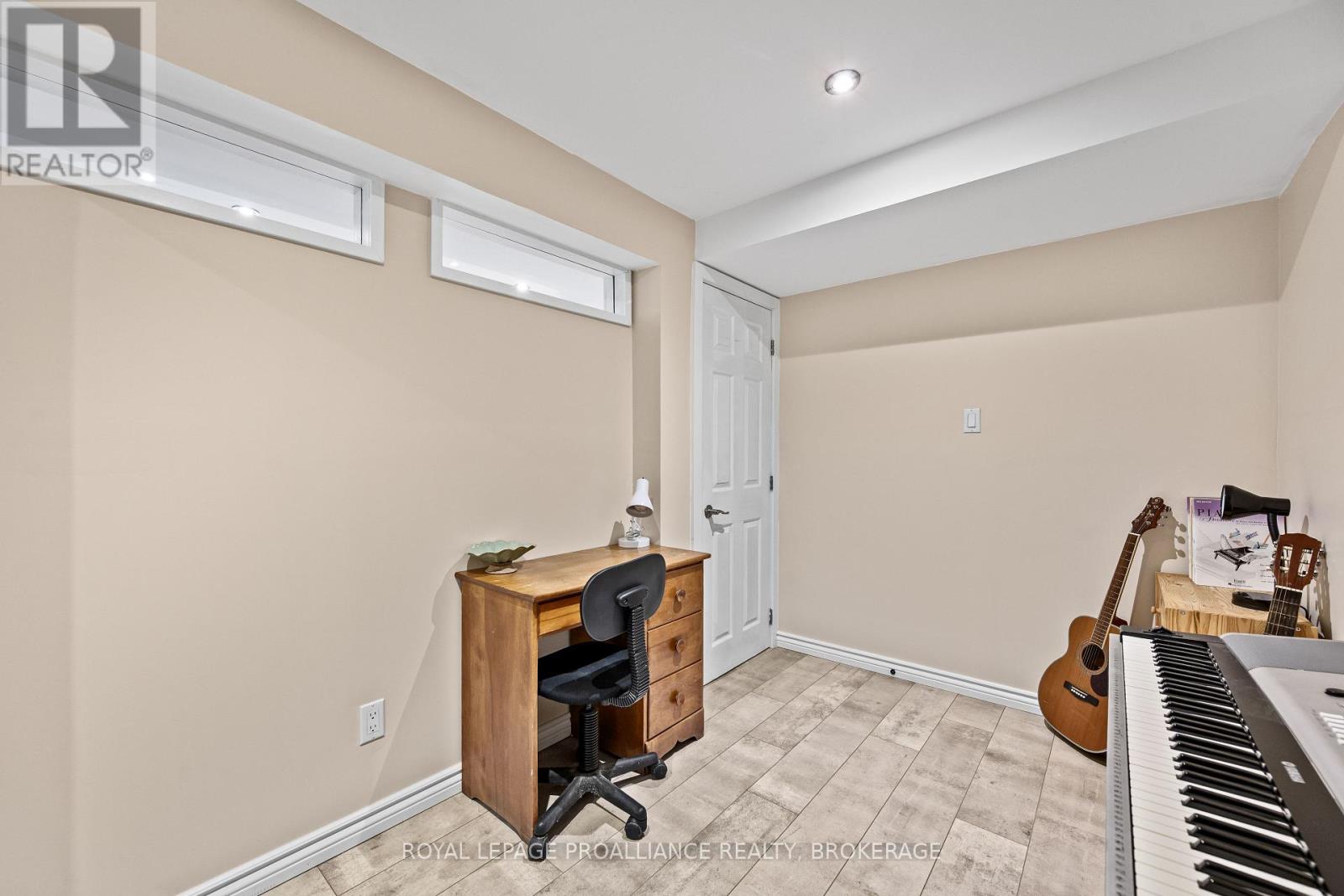 901 ASCOT LANE - 32
