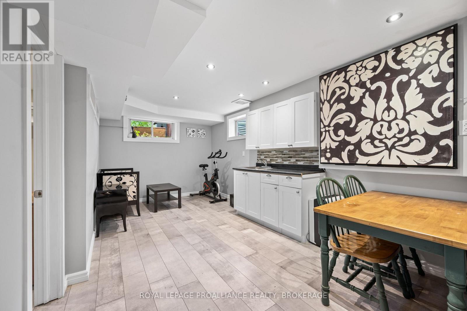 901 ASCOT LANE - 28