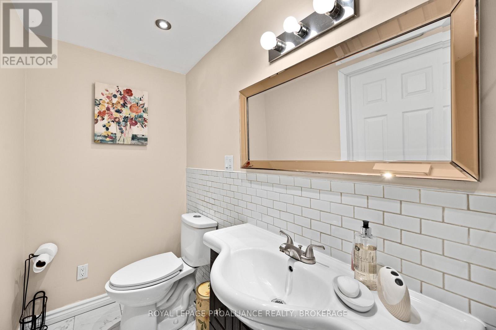 901 ASCOT LANE - 35