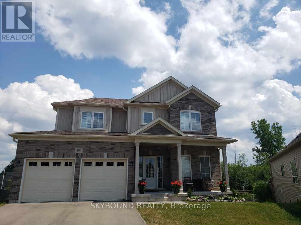400 HUMMEL CRESCENT - 1