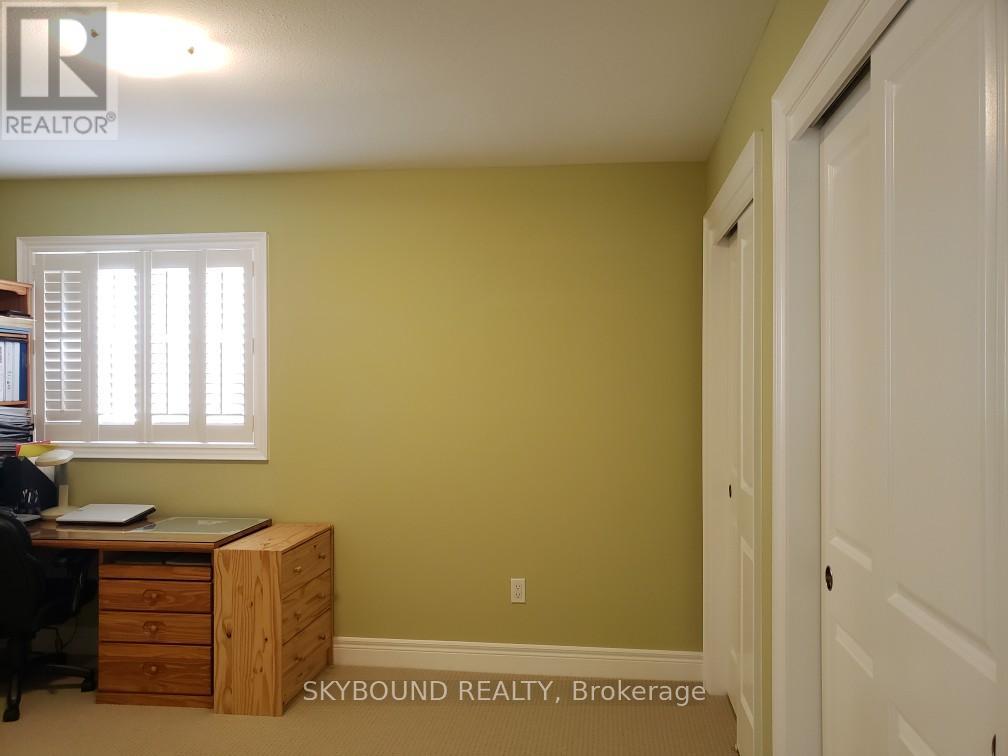 400 HUMMEL CRESCENT - 13