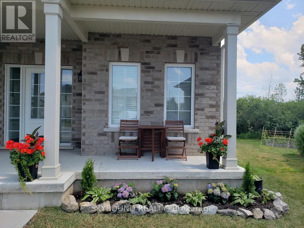 400 HUMMEL CRESCENT - 2