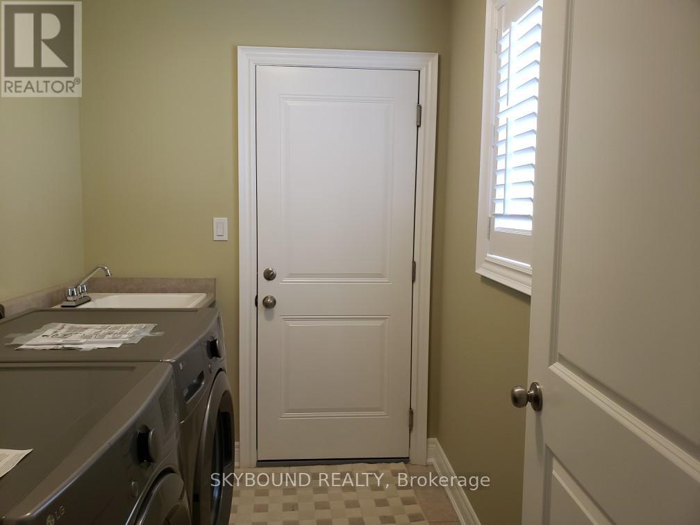 400 HUMMEL CRESCENT - 23