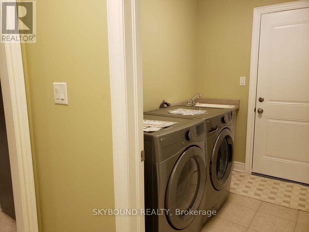 400 HUMMEL CRESCENT - 24