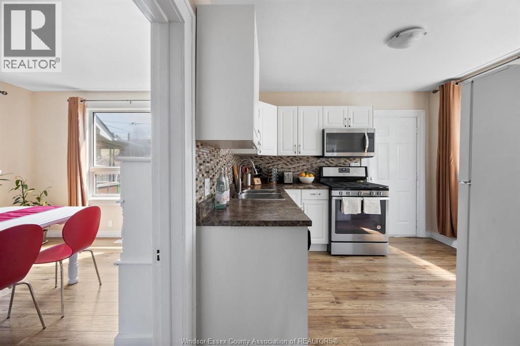 1118 LOUIS AVENUE - 11