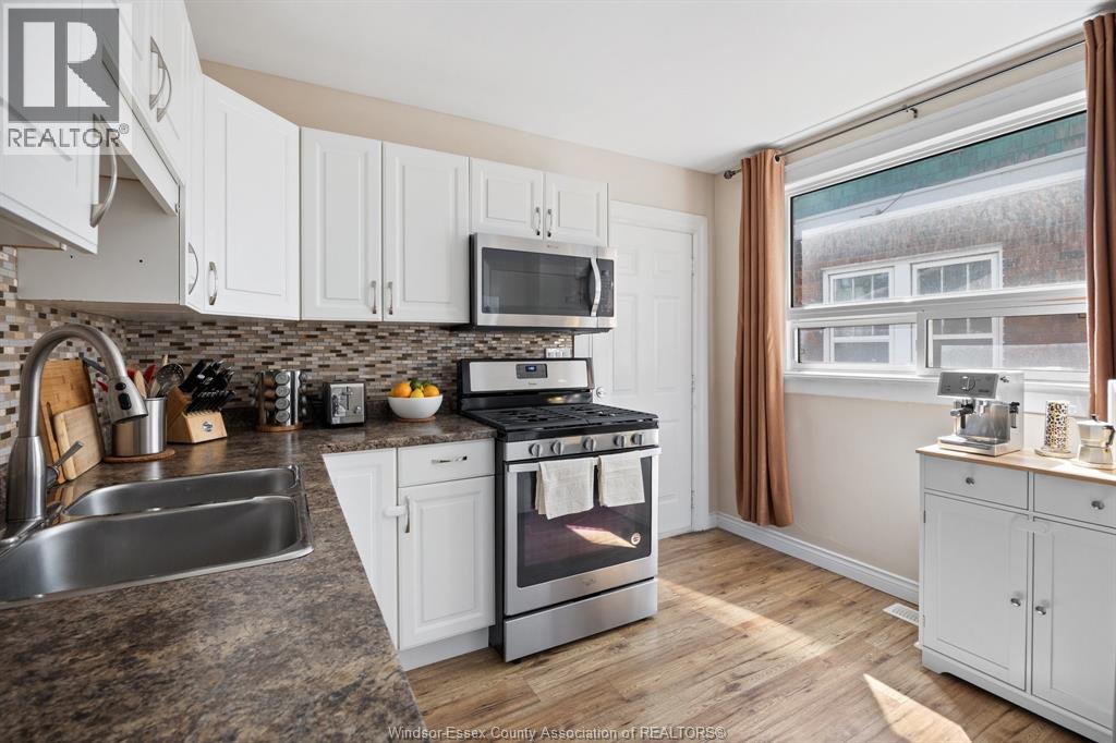 1118 LOUIS AVENUE - 12