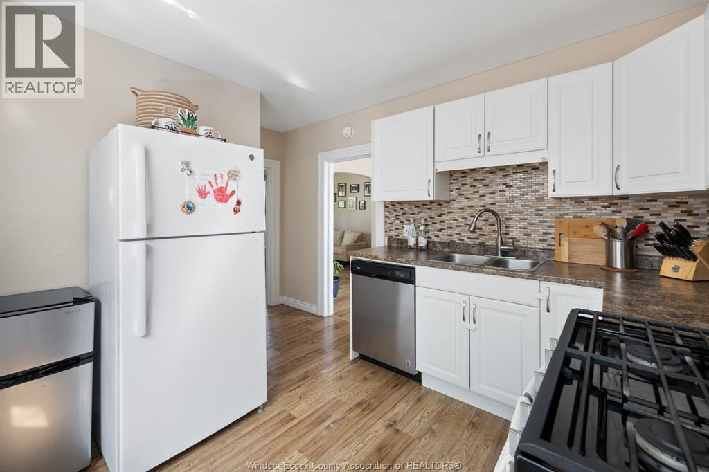 1118 LOUIS AVENUE - 13