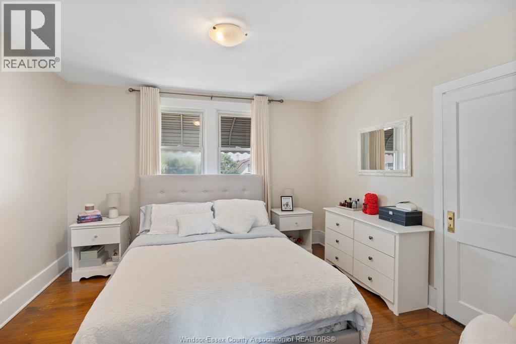 1118 LOUIS AVENUE - 16